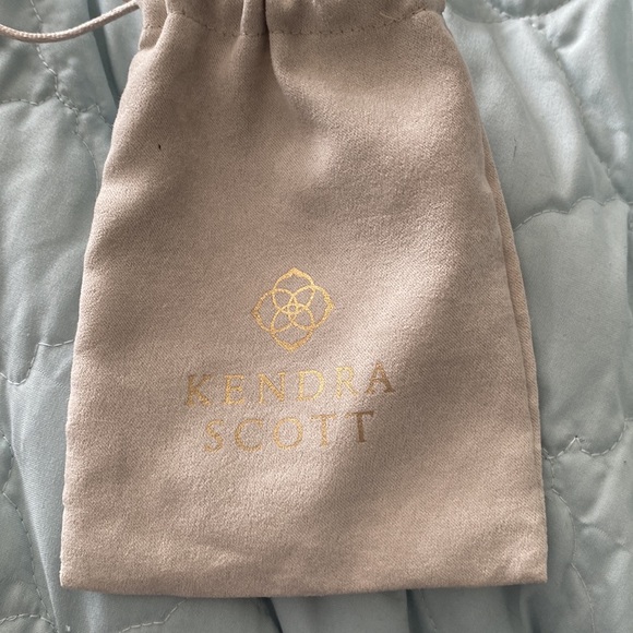 Kendra Scott Three Chain necklace - Picture 4 of 7